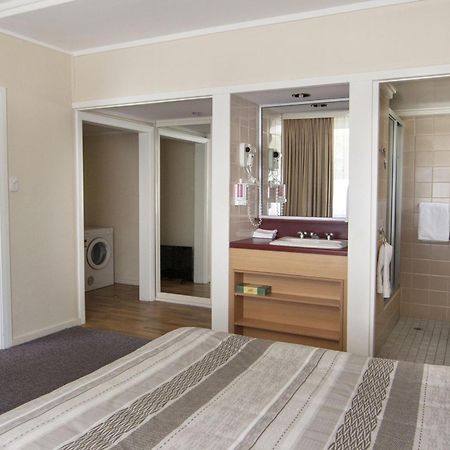 Redhill Cooma Motor Inn Екстер'єр фото