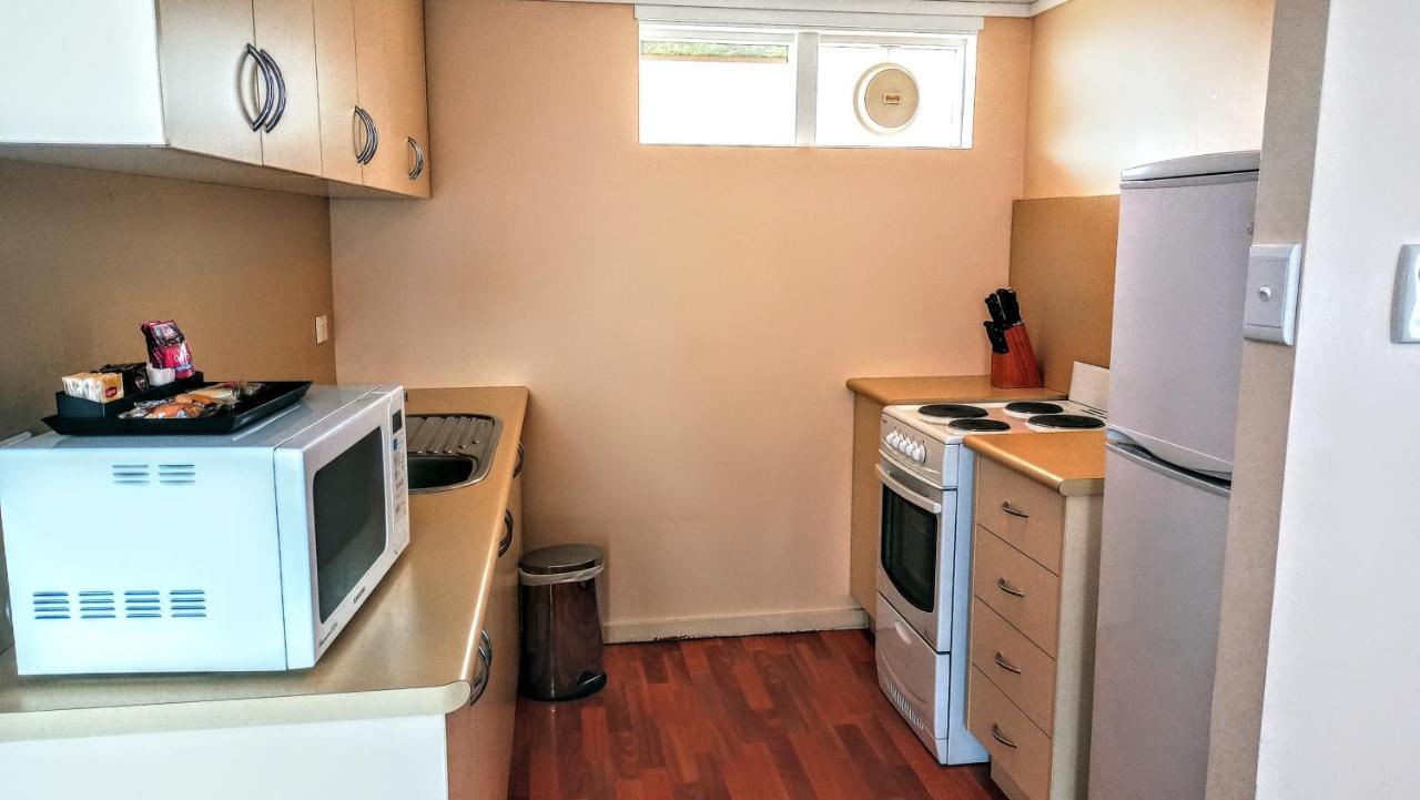 Redhill Cooma Motor Inn Екстер'єр фото