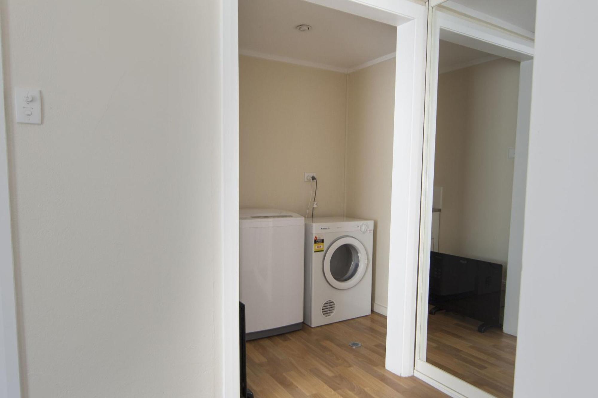 Redhill Cooma Motor Inn Екстер'єр фото