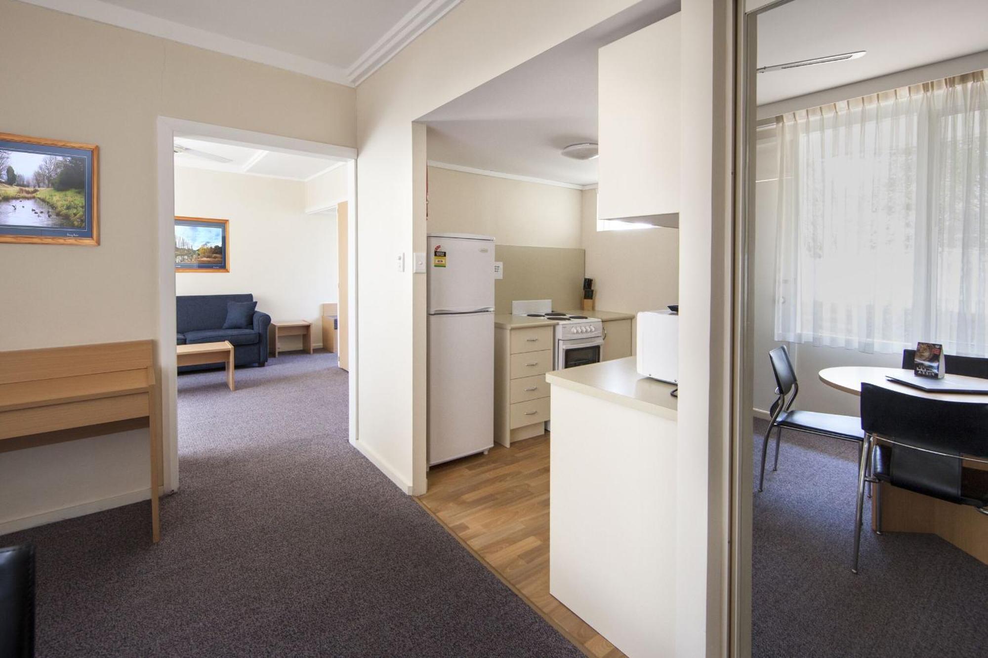 Redhill Cooma Motor Inn Екстер'єр фото