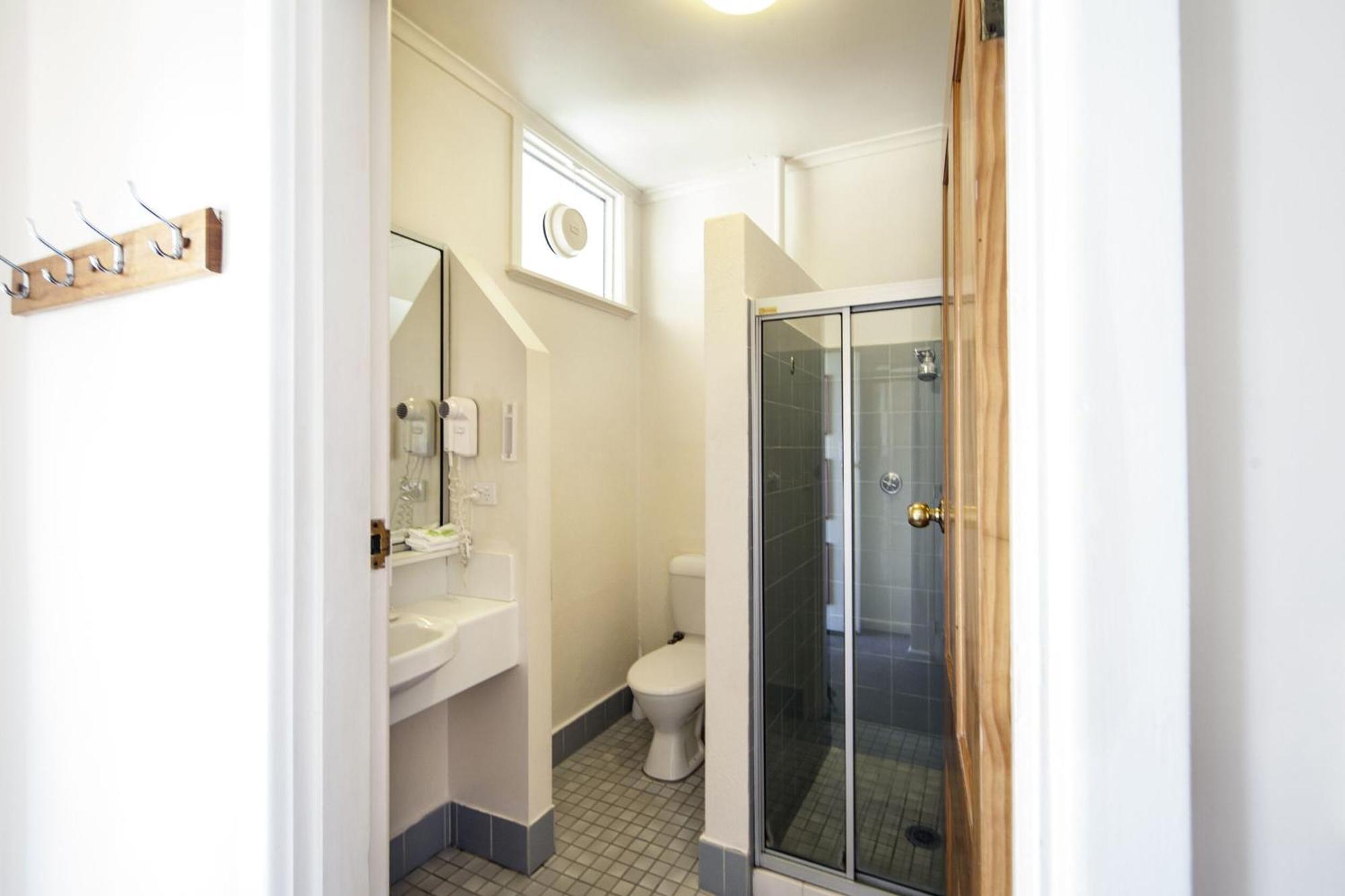 Redhill Cooma Motor Inn Екстер'єр фото