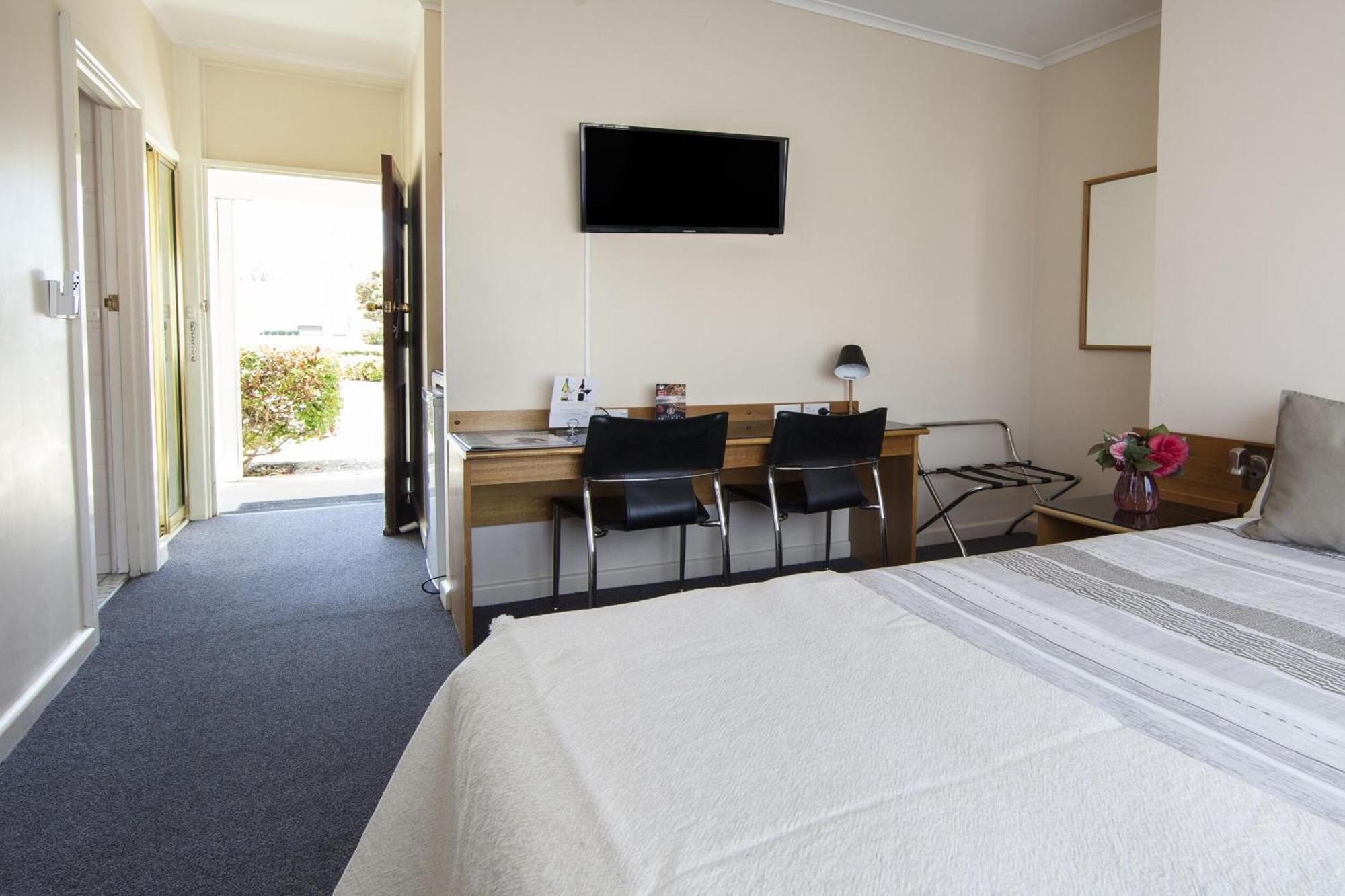 Redhill Cooma Motor Inn Екстер'єр фото