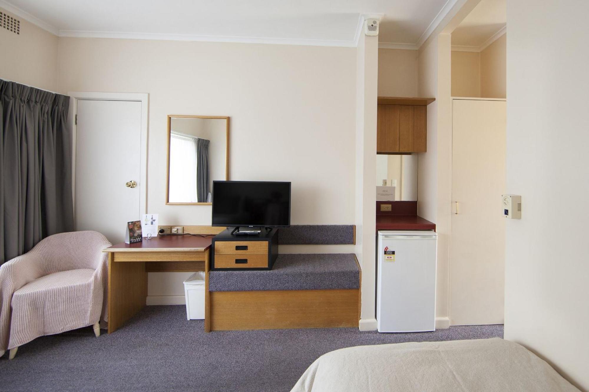 Redhill Cooma Motor Inn Екстер'єр фото