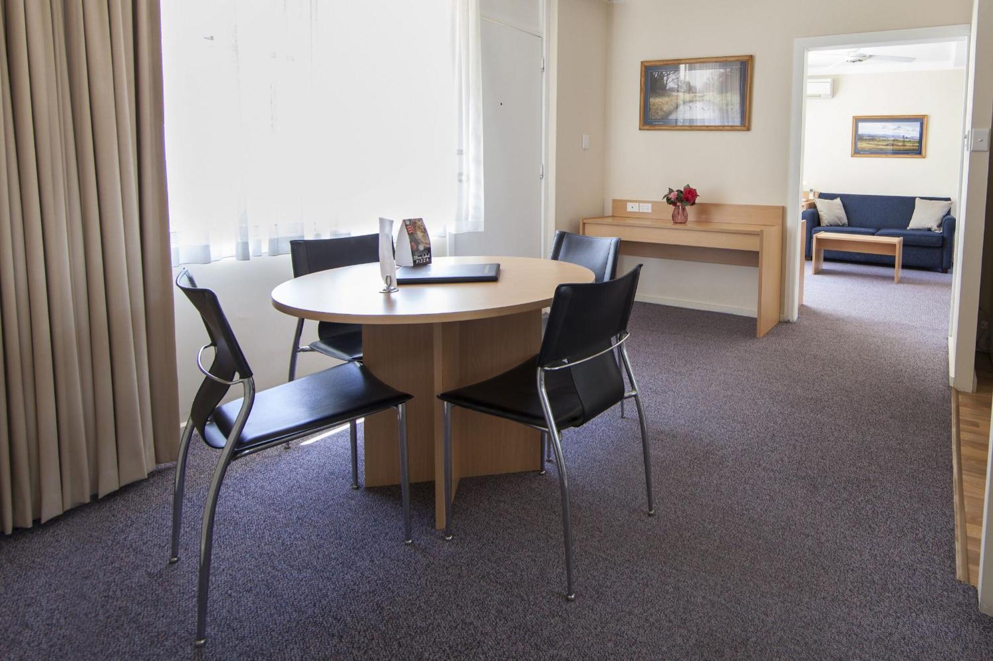 Redhill Cooma Motor Inn Екстер'єр фото