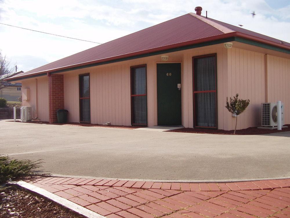 Redhill Cooma Motor Inn Екстер'єр фото