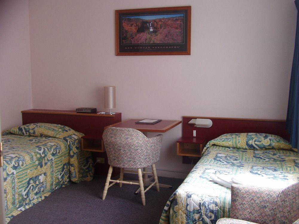 Redhill Cooma Motor Inn Екстер'єр фото