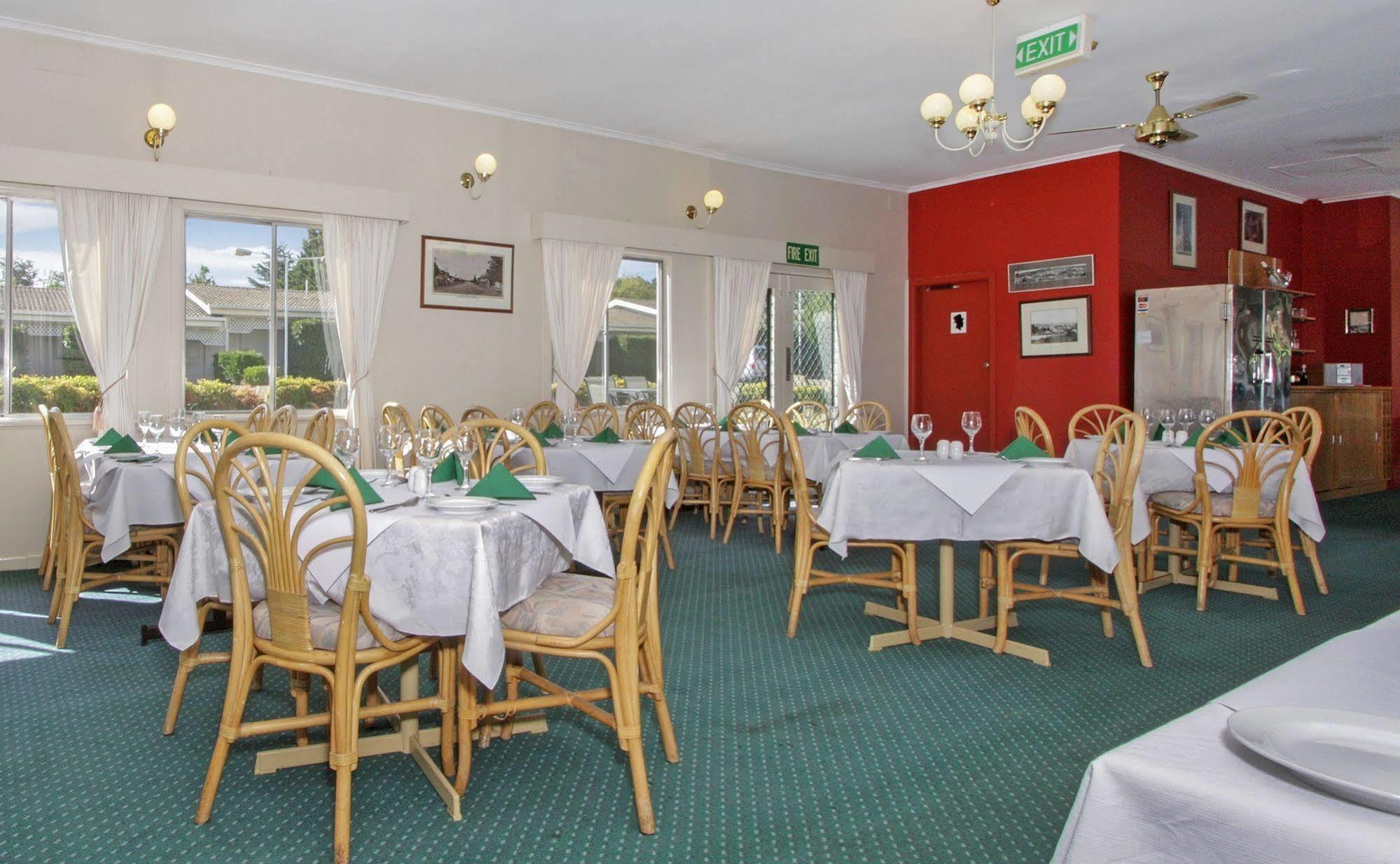 Redhill Cooma Motor Inn Екстер'єр фото