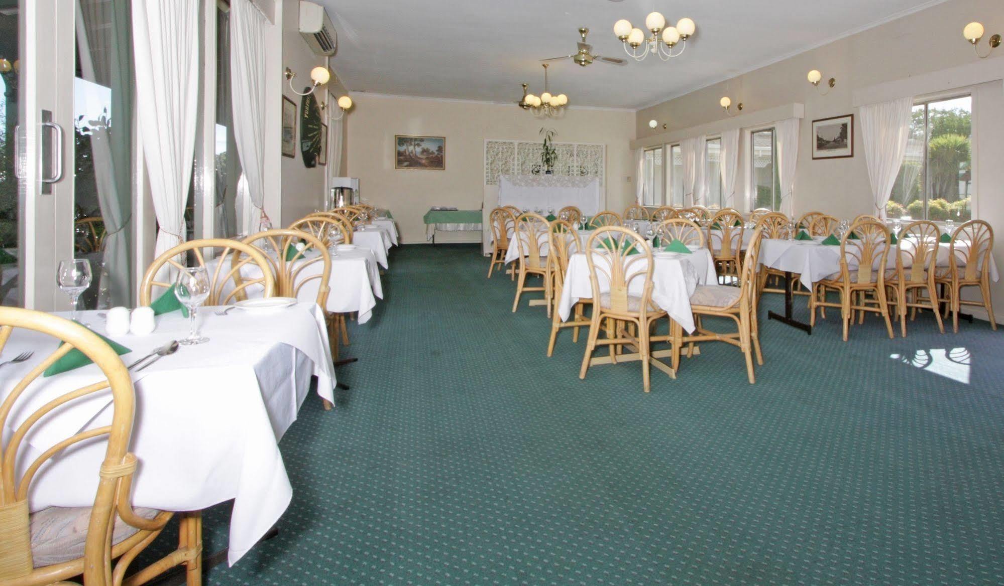 Redhill Cooma Motor Inn Екстер'єр фото