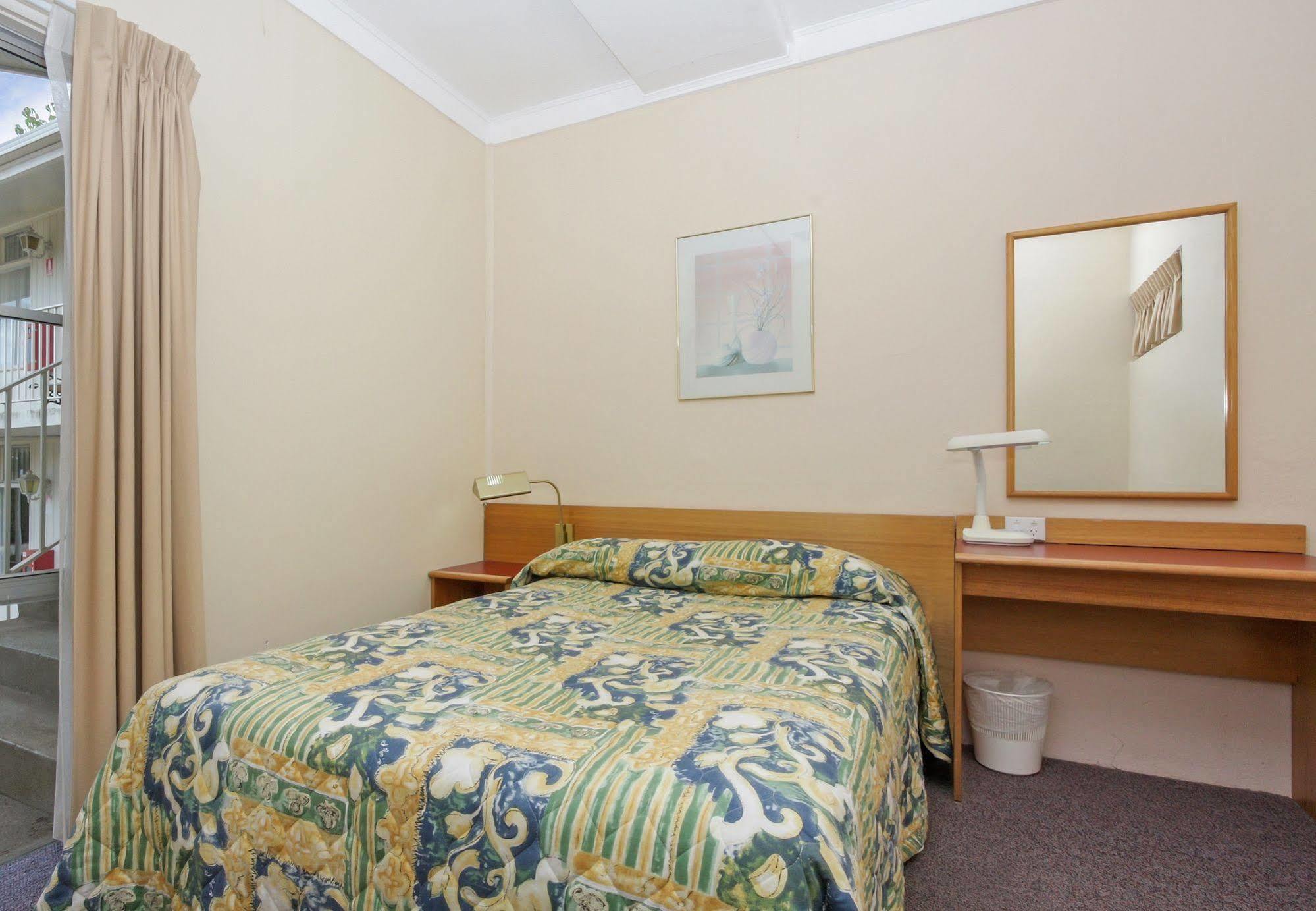 Redhill Cooma Motor Inn Екстер'єр фото