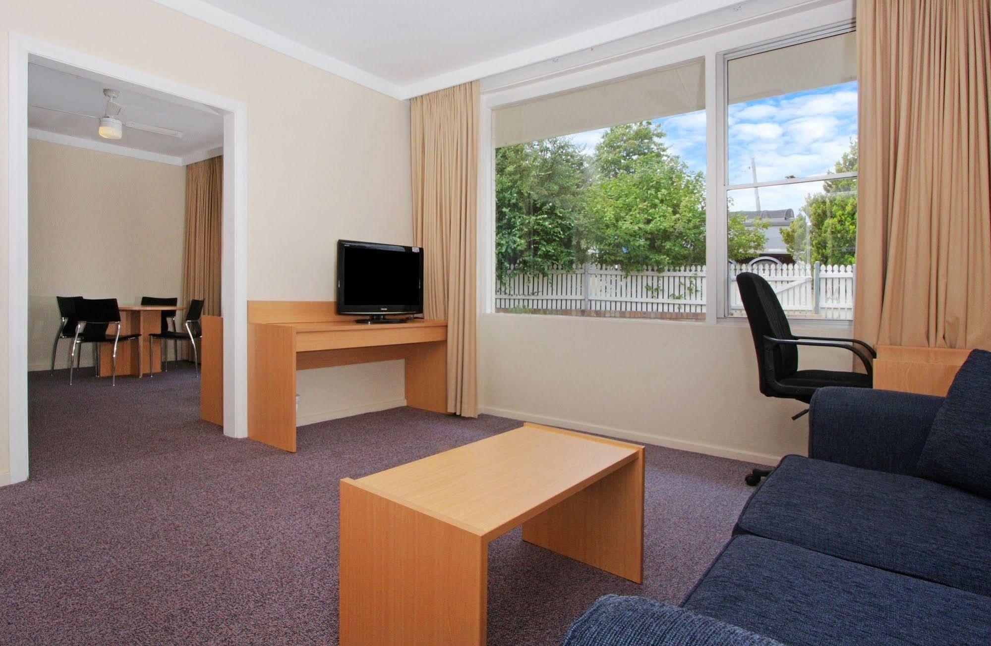 Redhill Cooma Motor Inn Екстер'єр фото