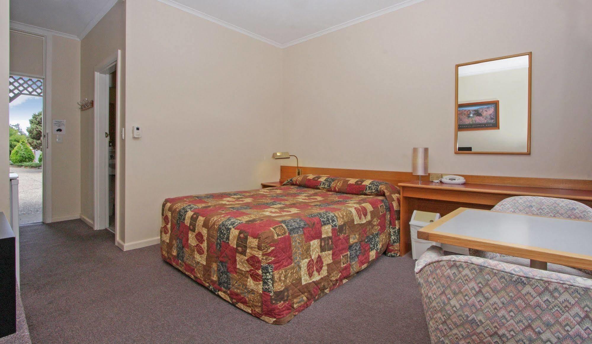 Redhill Cooma Motor Inn Екстер'єр фото