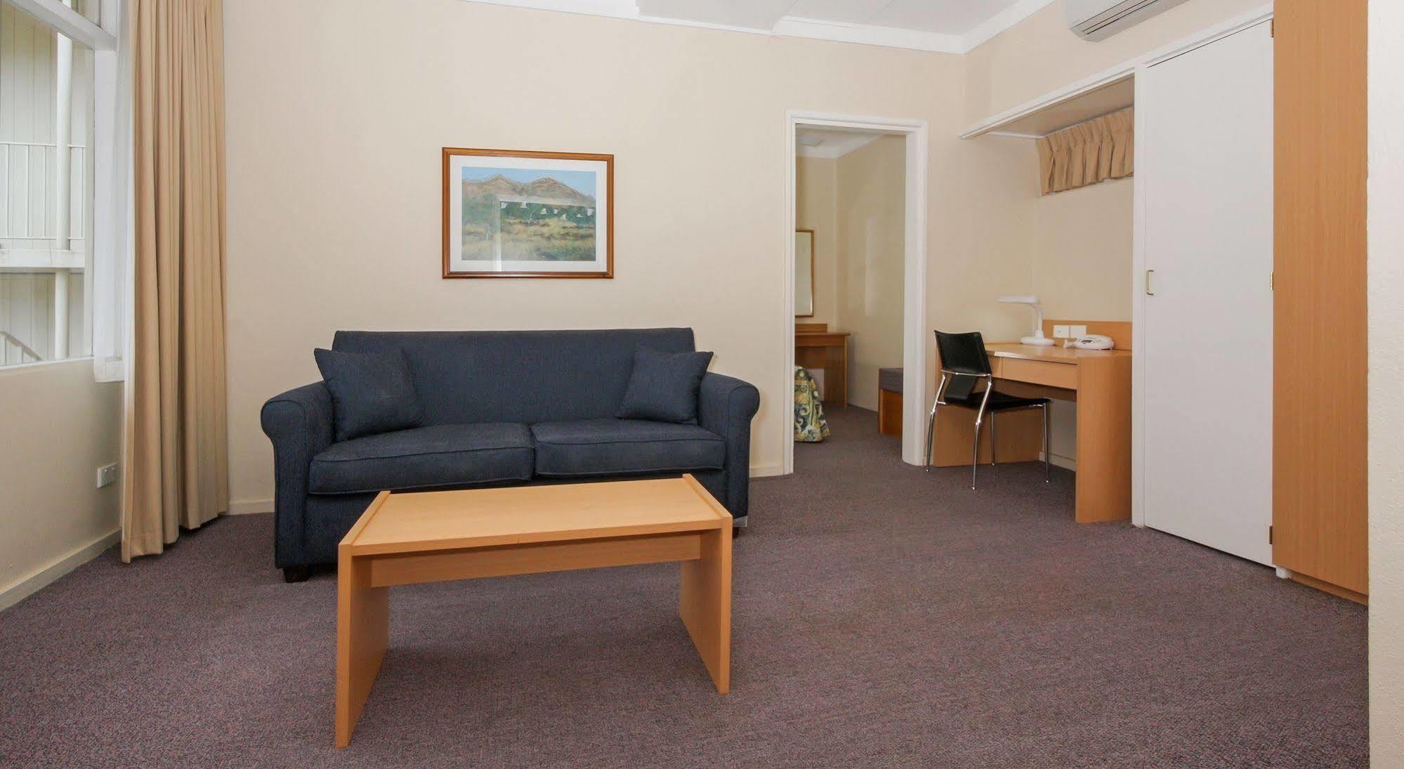 Redhill Cooma Motor Inn Екстер'єр фото