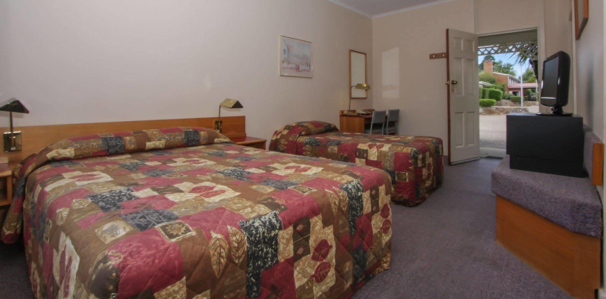 Redhill Cooma Motor Inn Екстер'єр фото