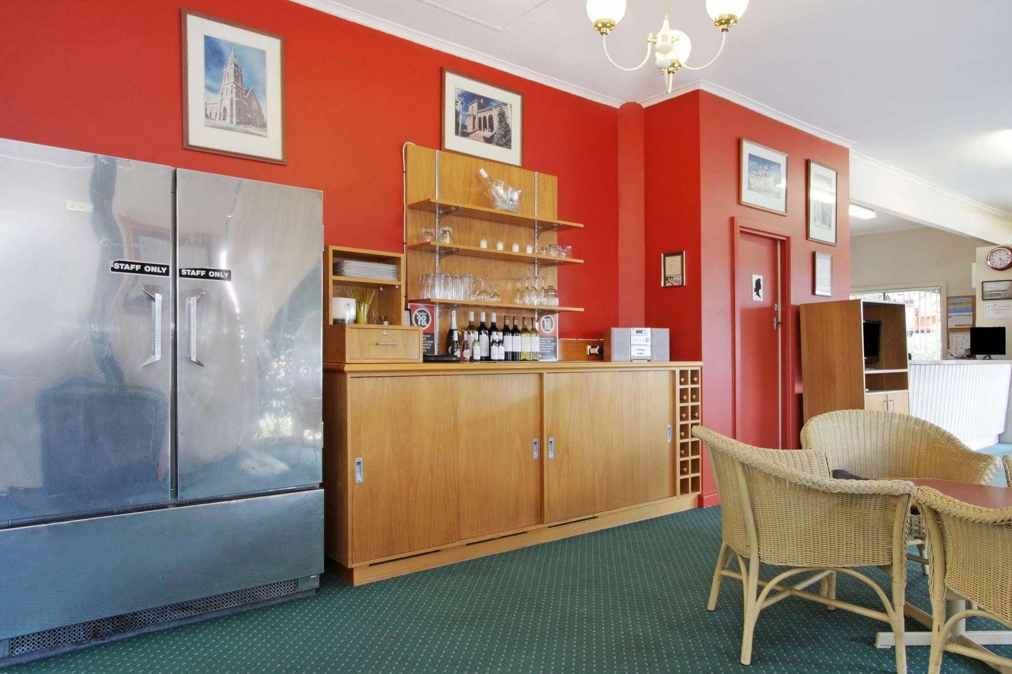 Redhill Cooma Motor Inn Екстер'єр фото