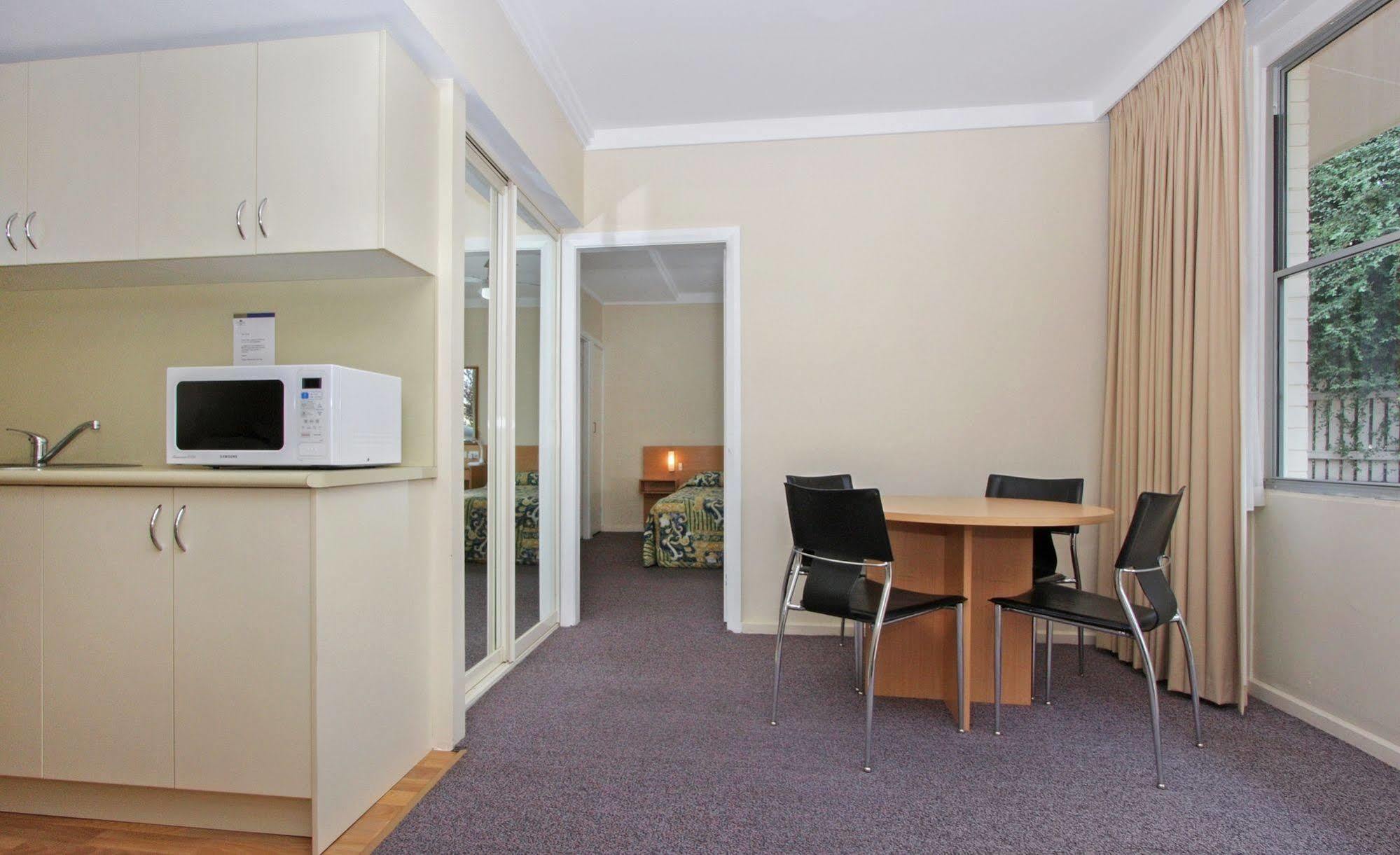 Redhill Cooma Motor Inn Екстер'єр фото