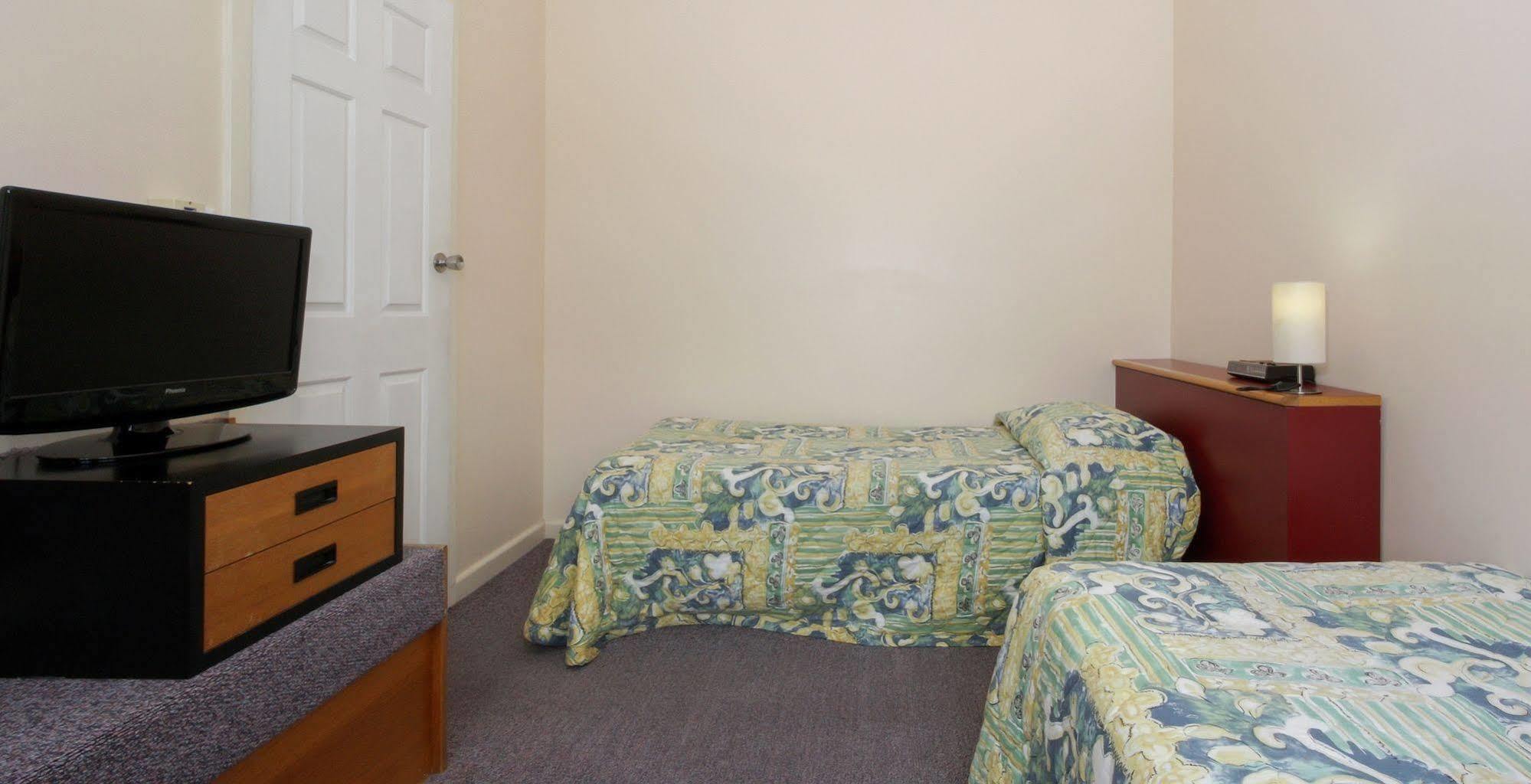 Redhill Cooma Motor Inn Екстер'єр фото
