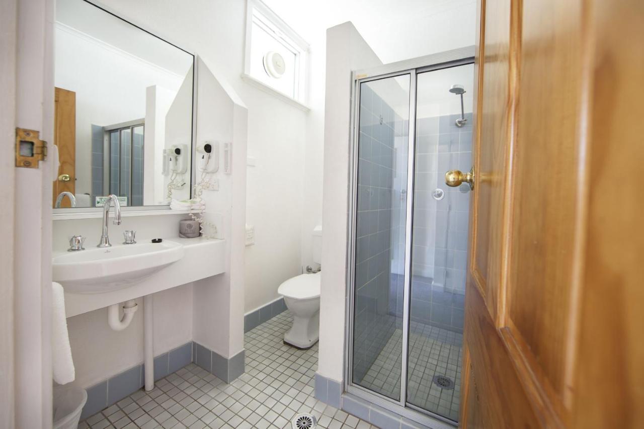 Redhill Cooma Motor Inn Екстер'єр фото