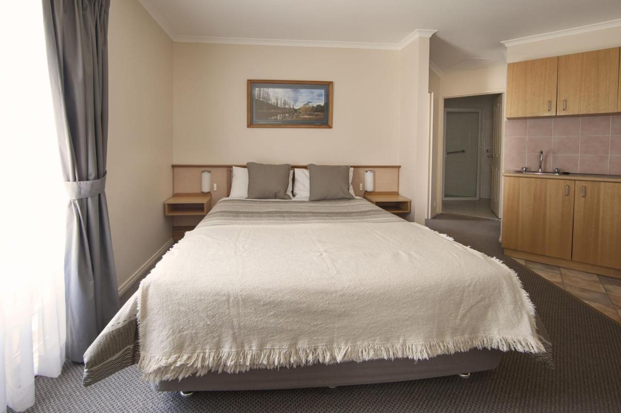 Redhill Cooma Motor Inn Екстер'єр фото