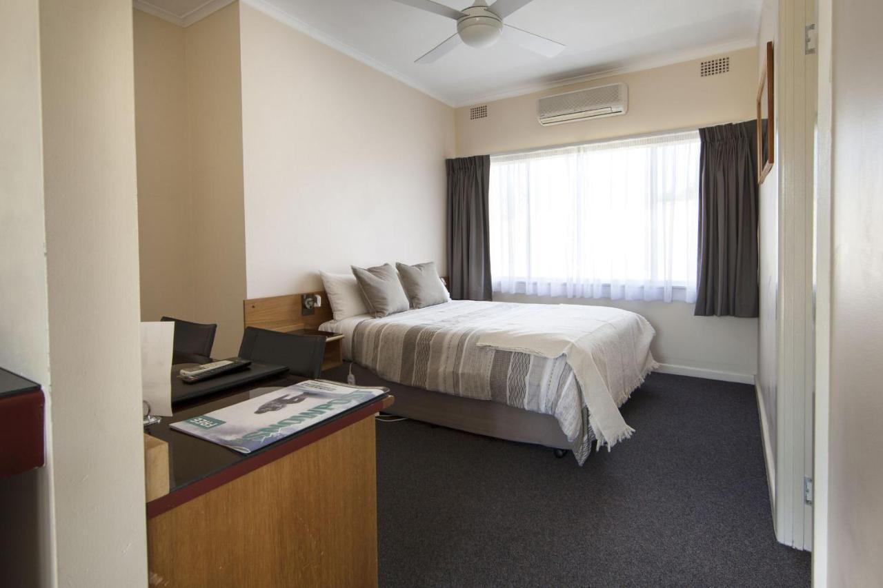 Redhill Cooma Motor Inn Екстер'єр фото