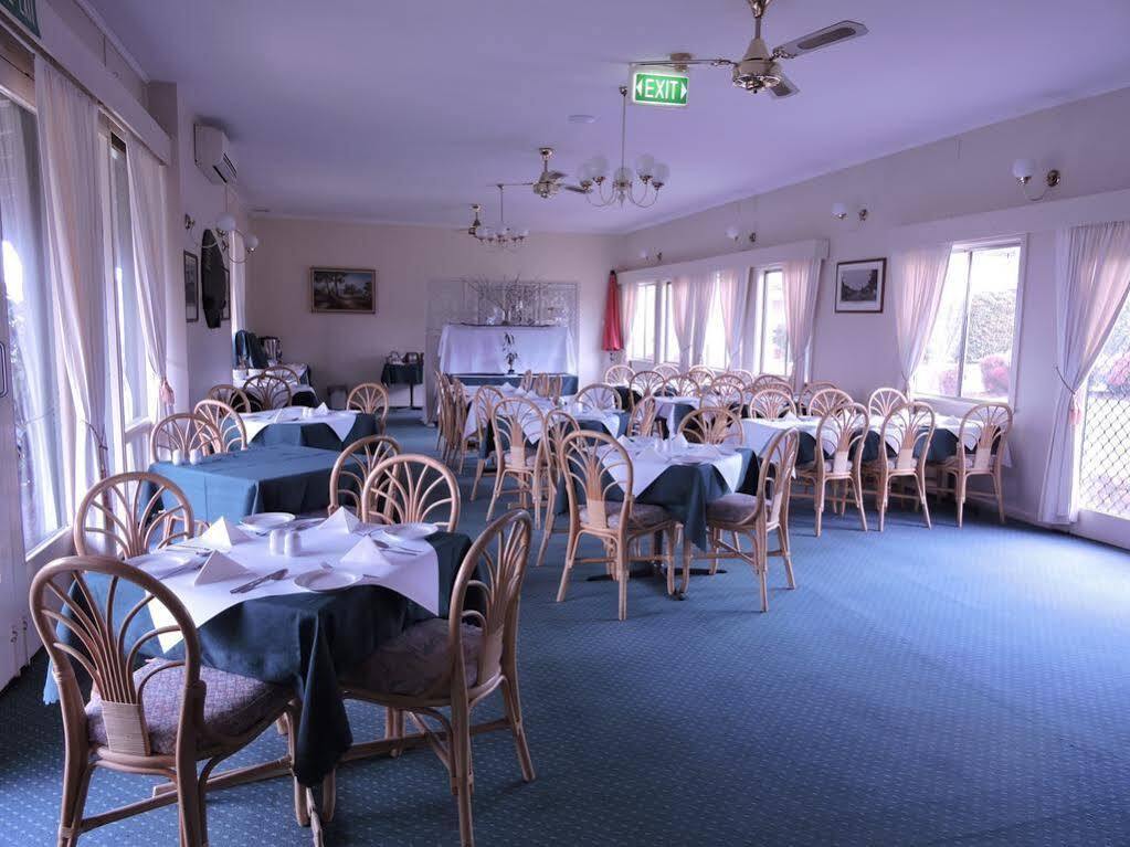 Redhill Cooma Motor Inn Екстер'єр фото