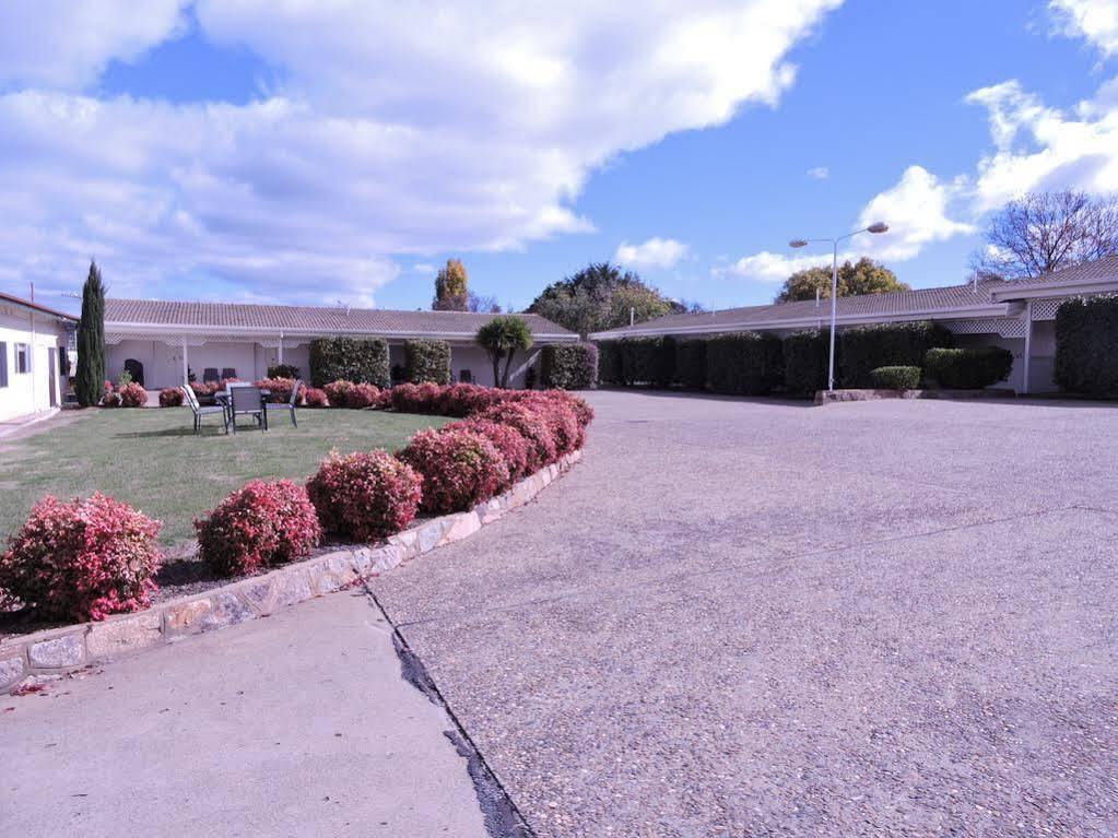 Redhill Cooma Motor Inn Екстер'єр фото